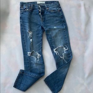 Relaxed Boyfriend  ripped jeans